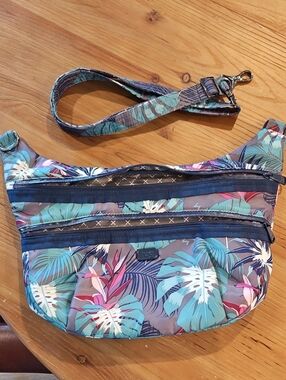 Lug Hippy Crossbody